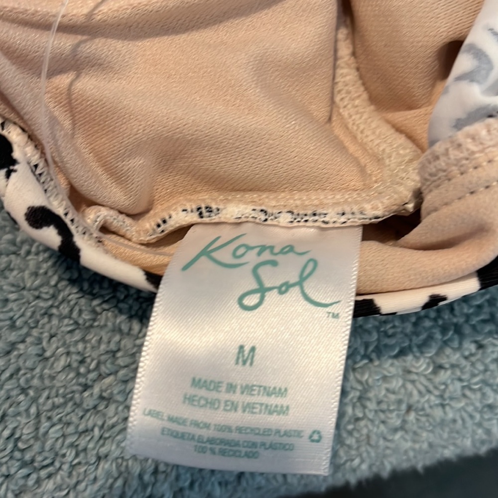 Women’s swim top. 2095 - Picture 4 of 4